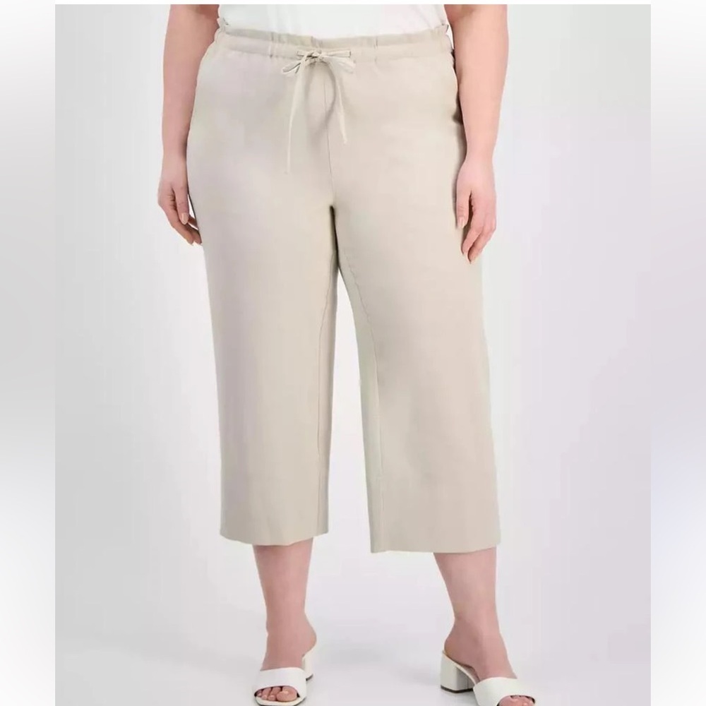 NWT Liverpool Los Angeles
Lightweight Plus Size Cropped Pull-On Pants